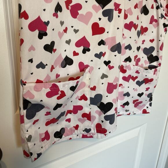 White Cross Scrub Top Size Medium Valentines Heart Print Pink Red Pockets EUC - Picture 4 of 7